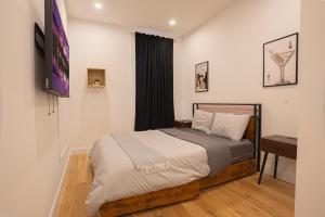 Modern 2BR plus Basement Brooklyn Stay and Backyard
