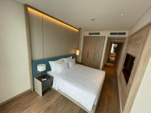 Căn hộ 2PN view biển Alacarte Hạ Long, bể bơi vô cực