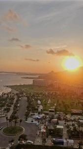 Căn hộ 2PN view biển Alacarte Hạ Long, bể bơi vô cực