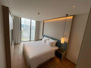 Căn hộ 2PN view biển Alacarte Hạ Long, bể bơi vô cực