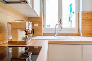 Metro Line, AC, gruppi, CASA WHITE METRO