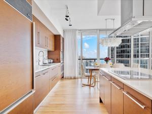 MVR - Bay & City Views from the 45th