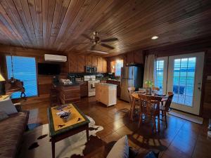 Private cabin on 100 scenic acres with balcony views