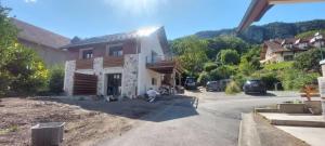 APPARTEMENT 4 PERSONNES 100 metres du Lac jardin privé