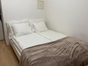 Spacious City Apartment for 2 I Free Parking