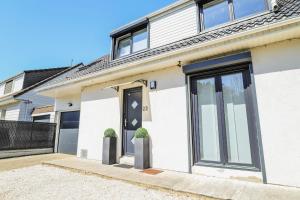 Maisons de vacances L-Orangerie, Maison moderne avec jardin : photos des chambres