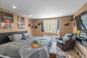Lux 2BR Condo with King Beds DTWN