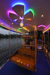 Riveria Caravan Houseboat