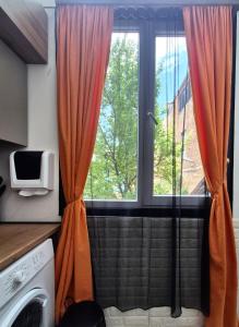 Orange House, City-Center Stay