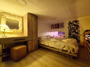 Orange House, City-Center Stay