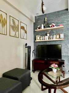 PATSY- 2BR at Camella Northpoint WIFI and NetFlix