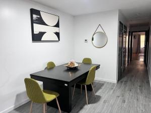 Exquisite Luxury 3KINGs Bed, 2 Bath