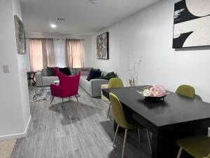 Exquisite Luxury 3KINGs Bed, 2 Bath