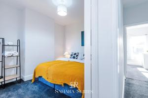 Stylish 4-Bedroom Salford Home - Sleeps 9 - Parking - Long Term Stays