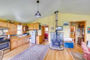 Pet-Friendly Cabin on 10 Acres in Joseph Private!