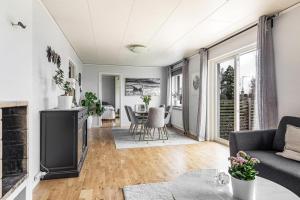 Modern stor & ljus villa nära centrum