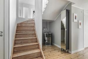 Modern stor & ljus villa nära centrum