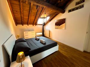Loft mansardato sullo skyline di Bergamo