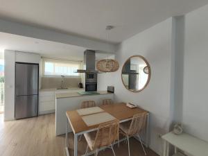 Marina Real II, 2 bedroom & 2 bathroom apartment with pool views