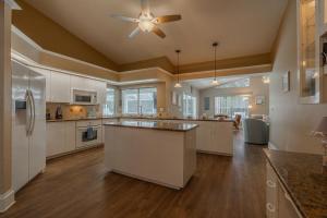 Villa Nine Palms - Pet Friendly Heated Pool Home with Spa & TV outside! - SWFL Rentals