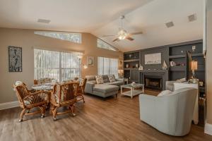 Villa Nine Palms - Pet Friendly Heated Pool Home with Spa & TV outside! - SWFL Rentals