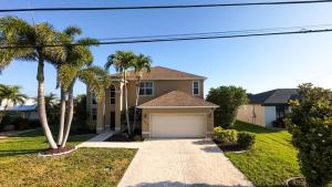 Villa Victoria - Electric-Heated Pool Home on Gulf Access Canal - SWFL Rentals