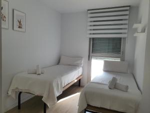 Marina Real II, 2 bedroom & 2 bathroom apartment with pool views