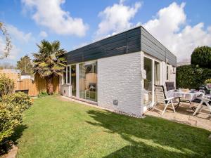 Bungalow in Noordwijk near Beaches