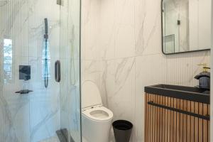 Chic & Modern 3BR Retreat in the Heart of Brooklyn