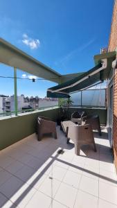 Departamento con terraza y cochera incluída