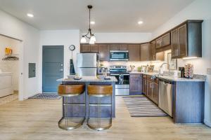 4 Mi to National Sports Center Apt in Blaine