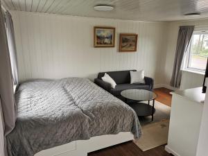 Cozy little house, centrally located in Ed!