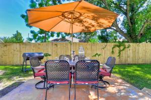 Spacious House with big backyard in N. Hyde Park Close to Downtown