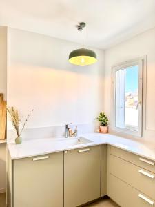 Terrasse plein sud, confort, clim, 2 mn du Vieux Port