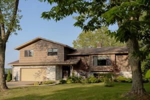 Bluffview on the River with a hot tub sauna pool table and more