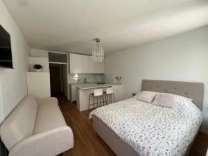 Designer City Oasis with Garden