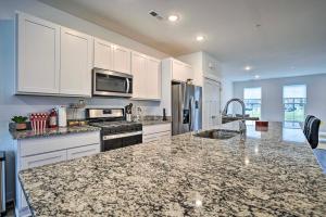 Modern Townhome 4 Mi to Downtown Frederick!