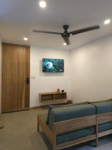 Villa del pájaro pecho amarillo