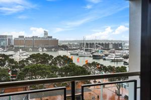 Viaduct Harbour 2BR w Full Comforts Zodiak Stays