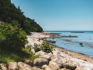 6 person holiday home in Dronningmølle