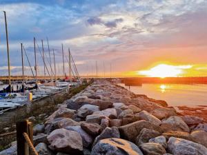 6 person holiday home in Dronningmølle