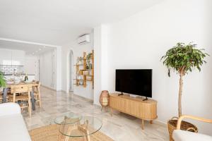 The loving hummingbird