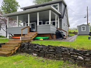 Cottage on Waneta Lake