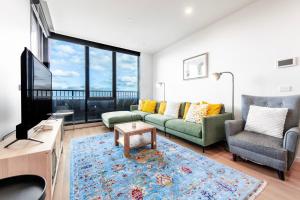 Elevated Escape - 2BR w Gym & Rooftop Spa