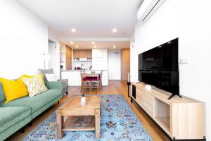 Elevated Escape - 2BR w Gym & Rooftop Spa