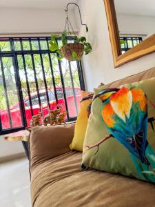 Family Home, 3 minutes from the Airport, parking