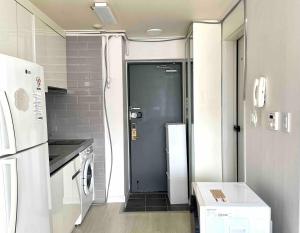 Butter House Seoul National University Station 1MIN Beam Projector,the landscape becomes a picture