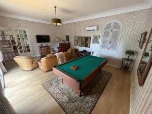 Grande Villa bord de mer, face au port Santa Lucia