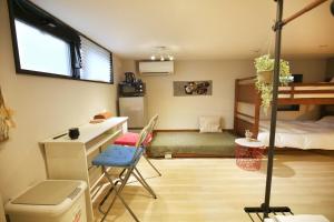 DJX1F 2 minutes from the subway station