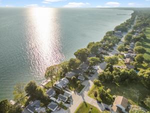 Birds Eye View on Erie with Hot Tub & Game Room